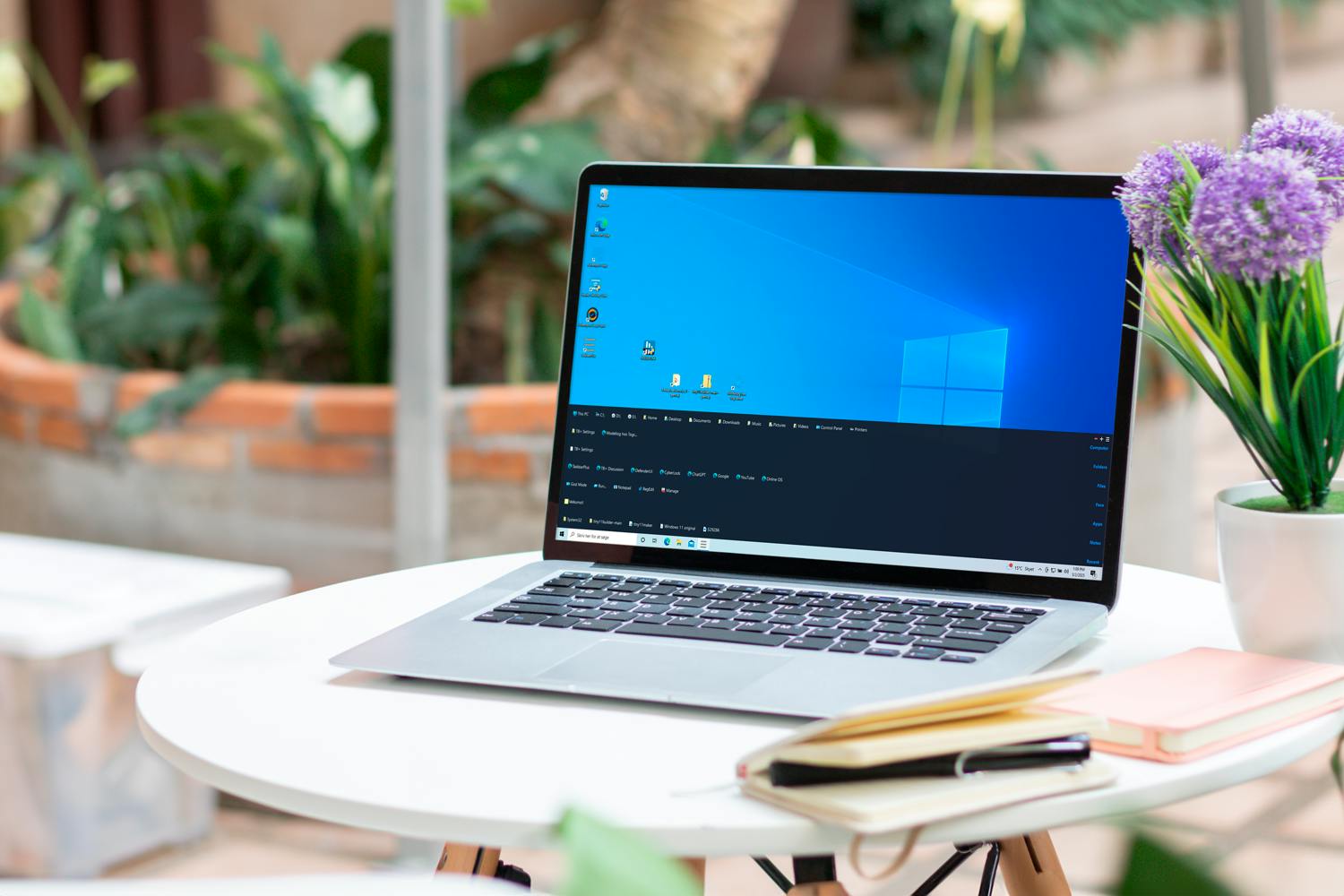 Genveje i Windows Programmet TaskbarPlus legger et panel på Windows-skrivebordet, der du får full oversikt over alle snarveiene.